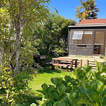 Beachside Gem - Cosy Chalet Parapara Exterior photo