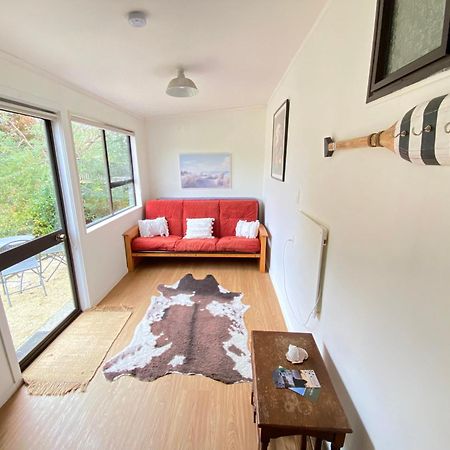 Beachside Gem - Cosy Chalet Parapara Exterior photo